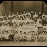 Professora e alunos, de escola não identificada (RJ), s/d